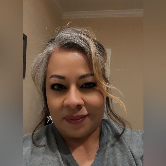 Meet your Posher, Jennifer - Picture 2 of 2